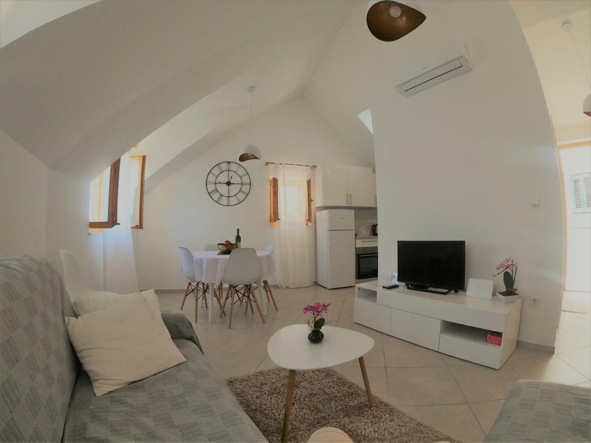 Apartment Vesna Primošten Екстериор снимка