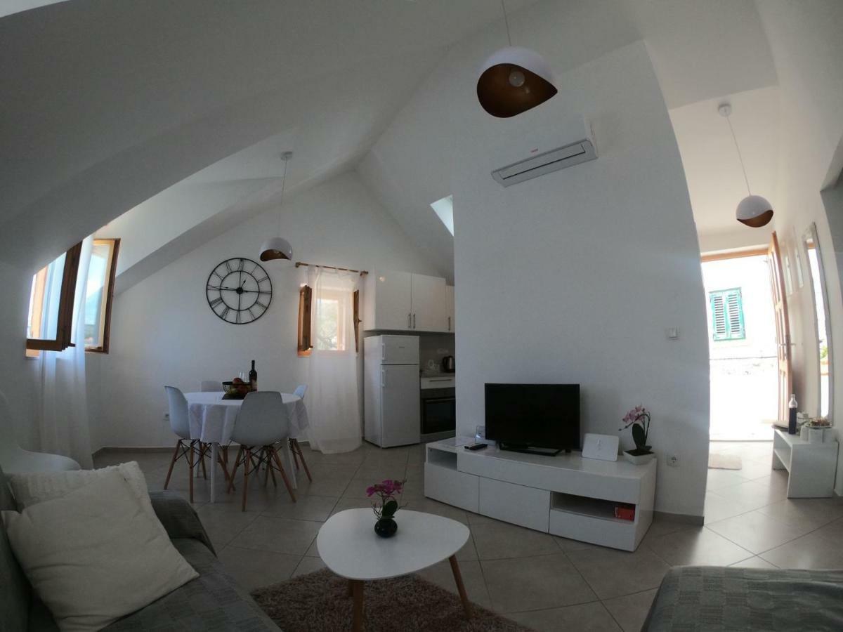 Apartment Vesna Primošten Екстериор снимка