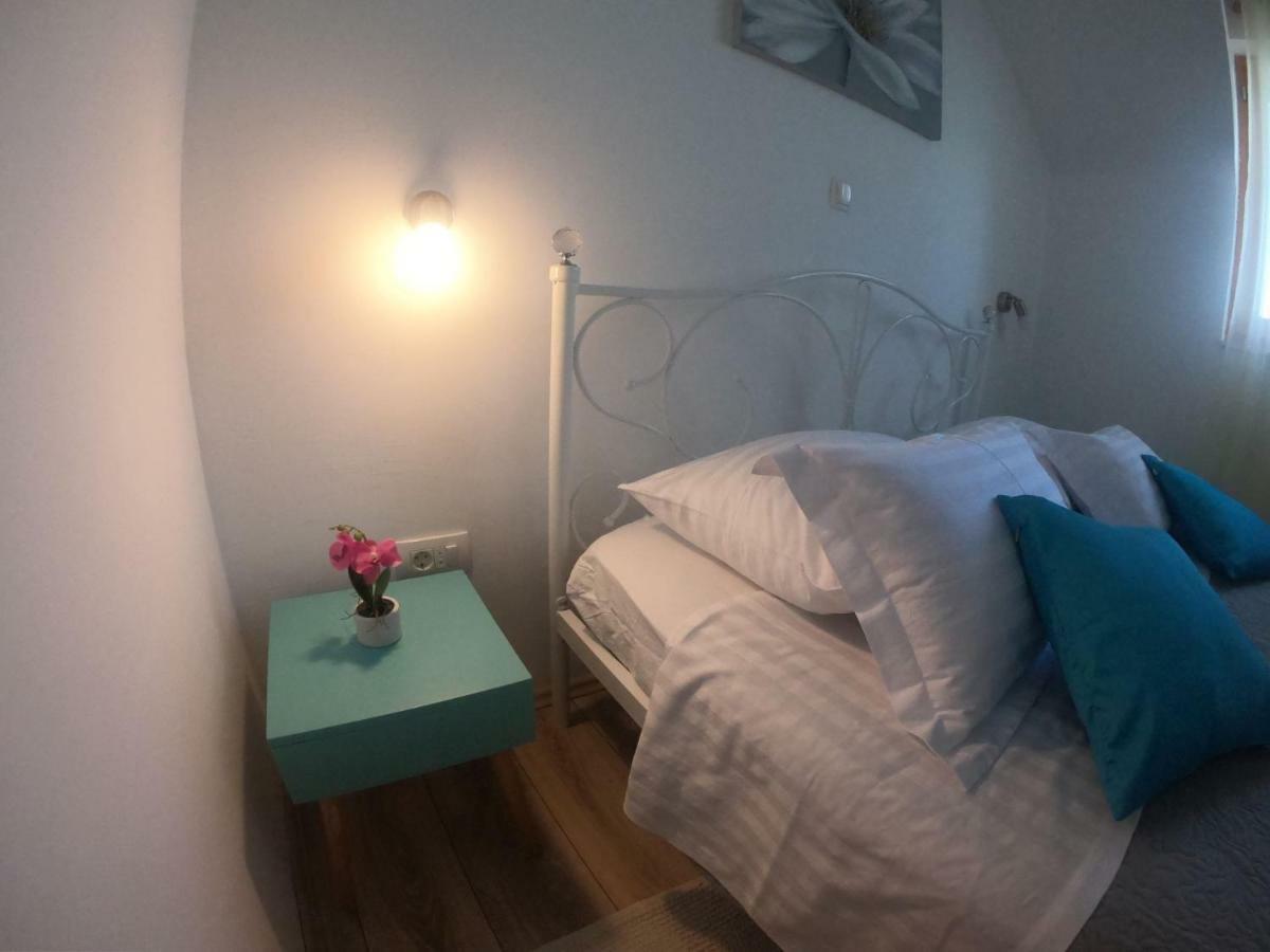 Apartment Vesna Primošten Екстериор снимка
