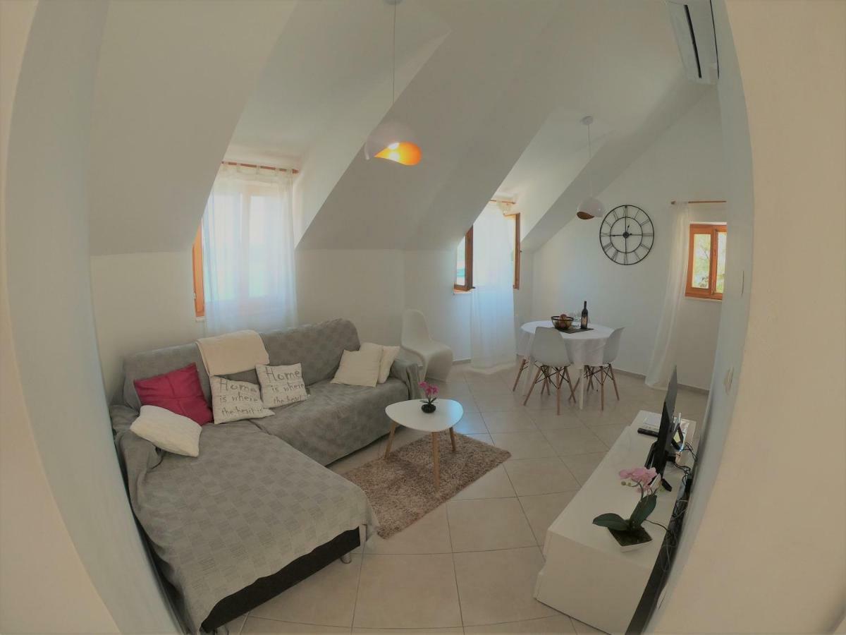 Apartment Vesna Primošten Екстериор снимка