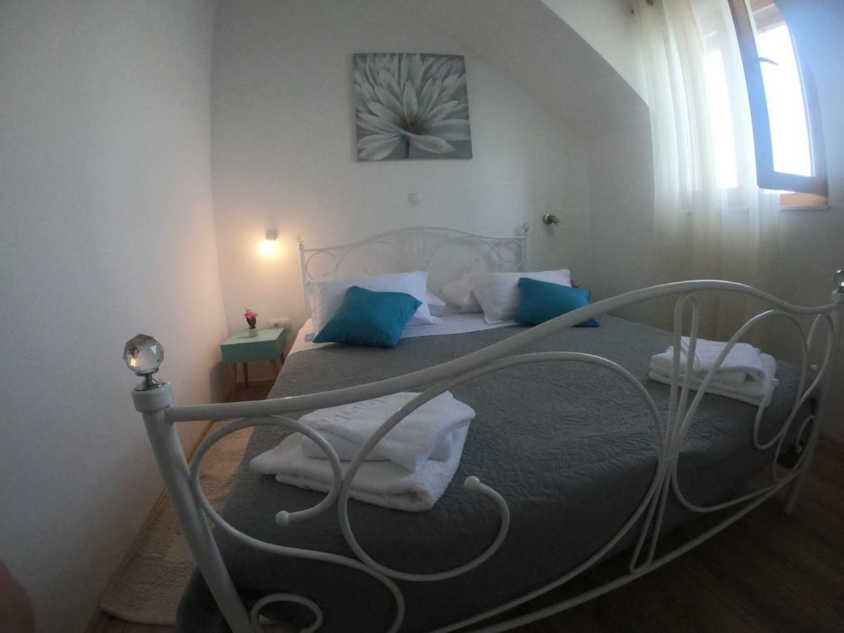 Apartment Vesna Primošten Екстериор снимка